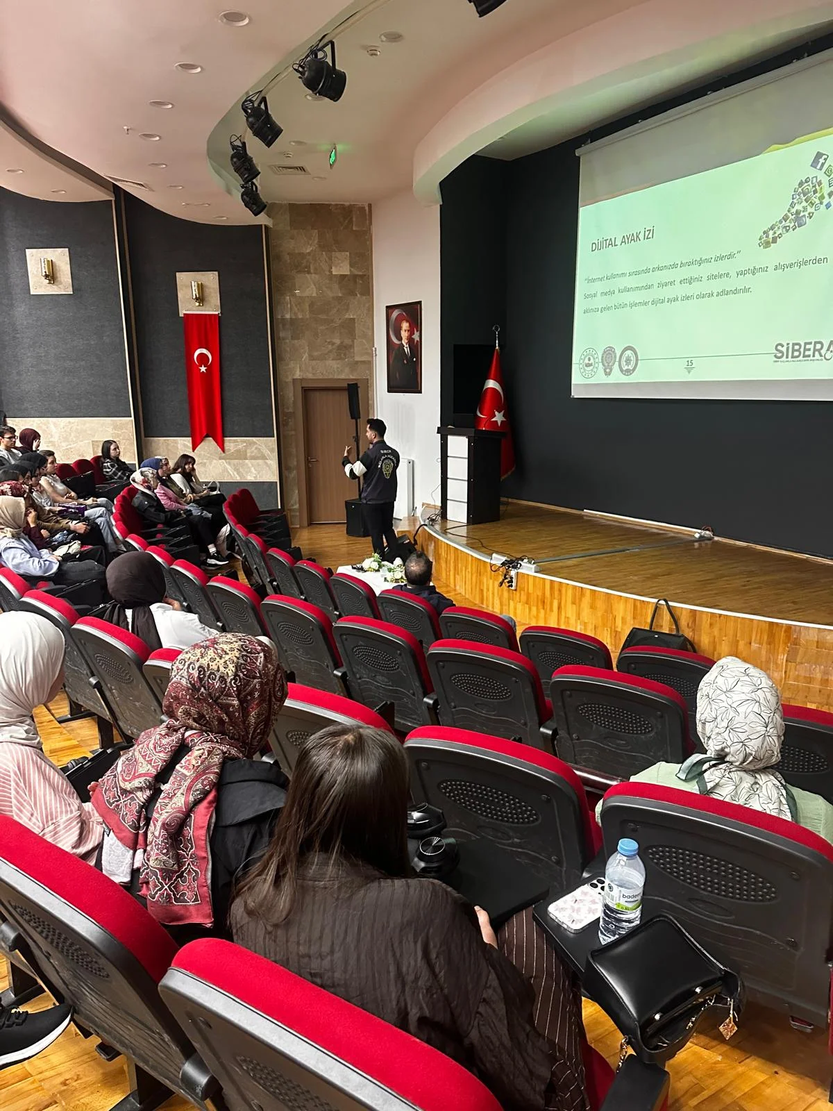 Medya Okuryazarlığı Dersinde Emniyet Müdürlüğü Siber Suçlarla Mücadele Şubesi Misafir Edildi